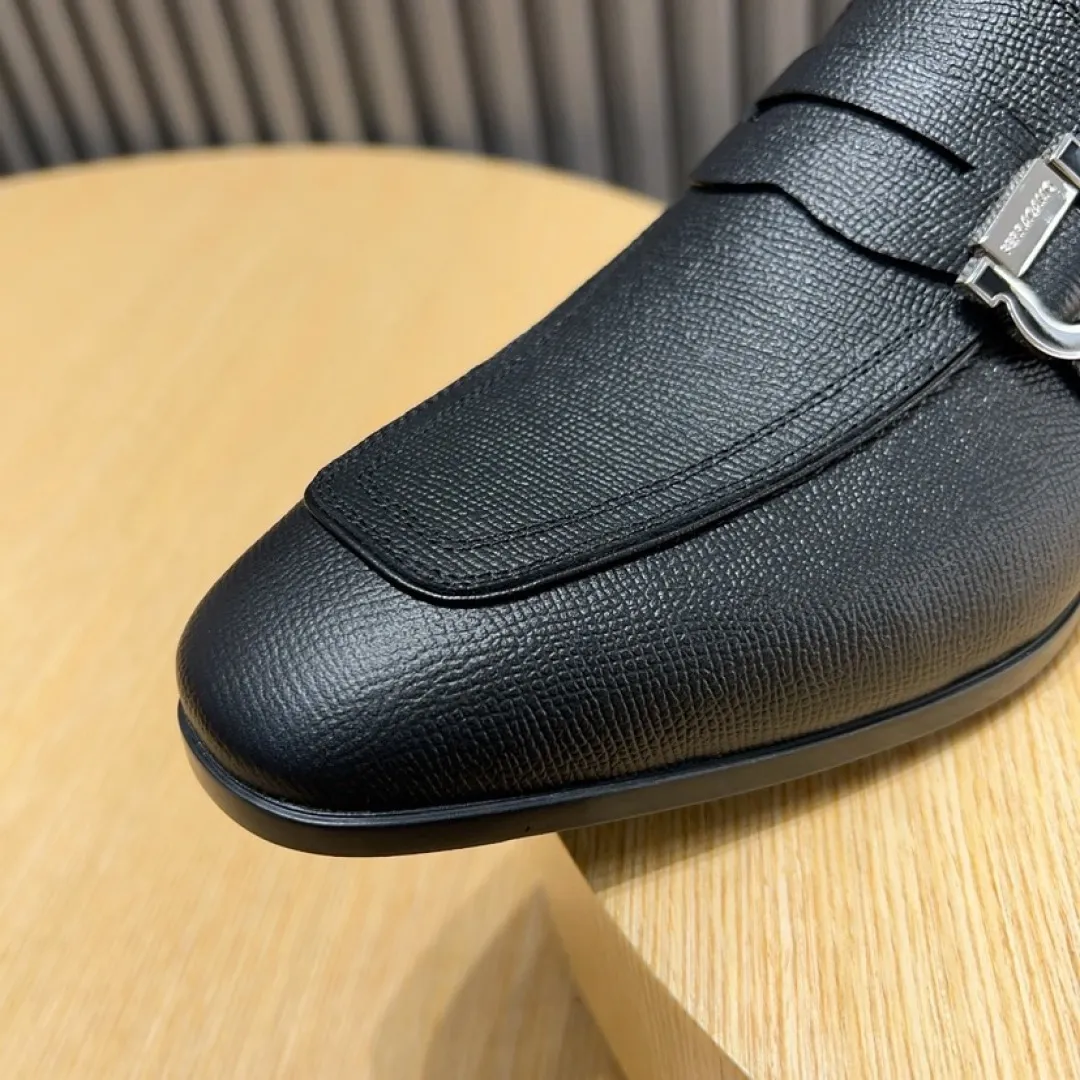 Factory P620💰🔥《Ferragamo》👏Latest•High-end top brand luxury~purchasing agent, top~quality. New fashionable business men's shoes🔜The uppers are made of original open-edge beaded cowhide➕cowhide·lining, with fine workmanship. The original stylish and soft combination wear-resistant and non-slip outsole is light and comfortable on the feet. The real thing looks better in real photos. Size: 38--44